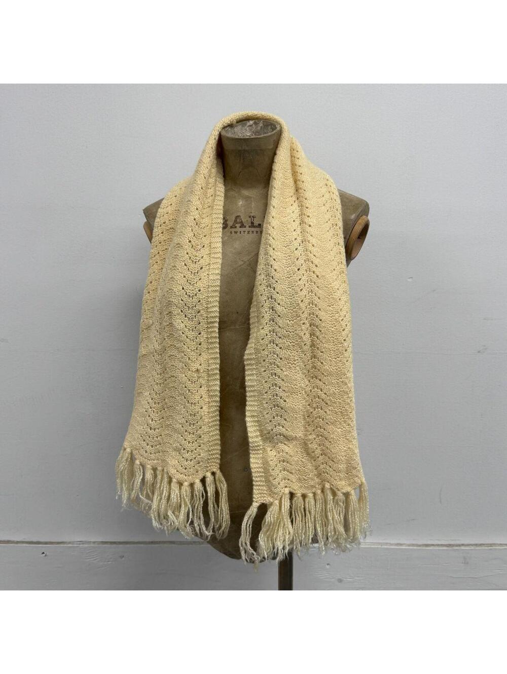 Vintage 1970s–1980s Pale Buttercream Chevron Pointelle Knit Fringe Scarf